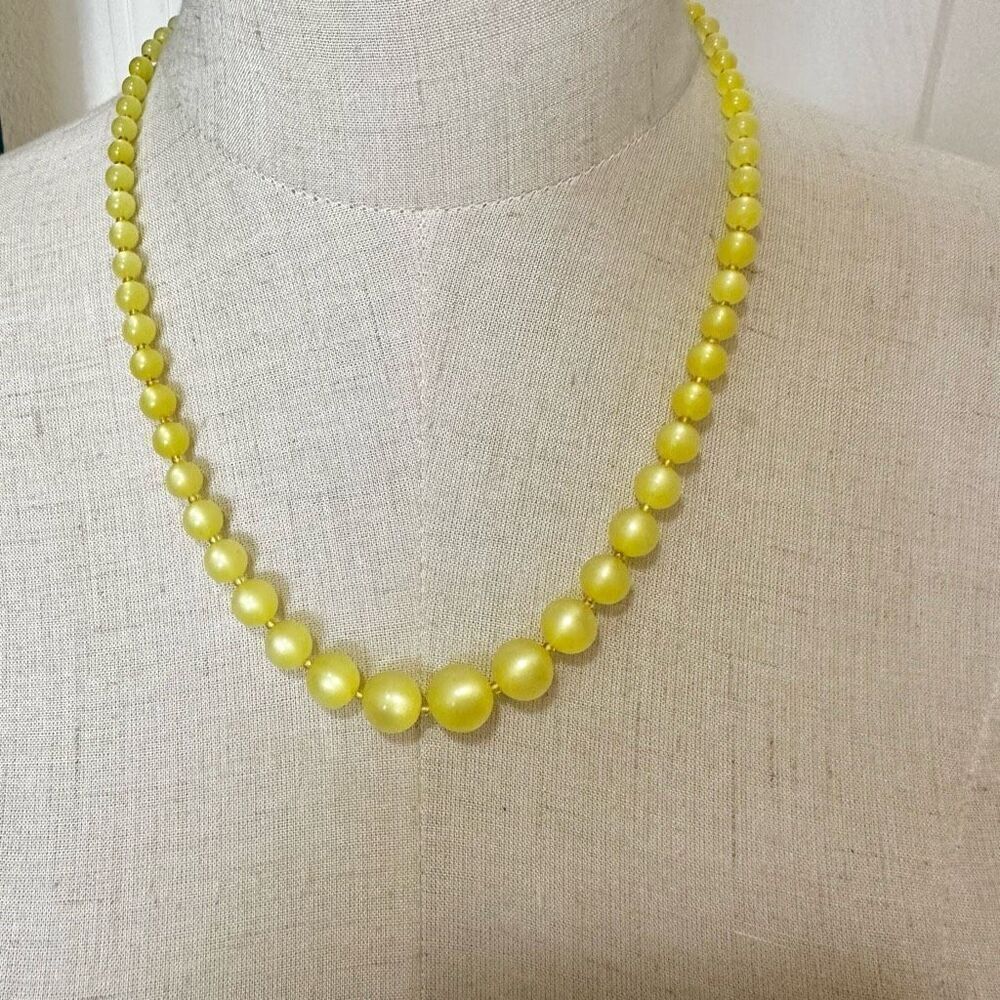 Yellow  moon glow  beaded necklace - Picture 9 of 9